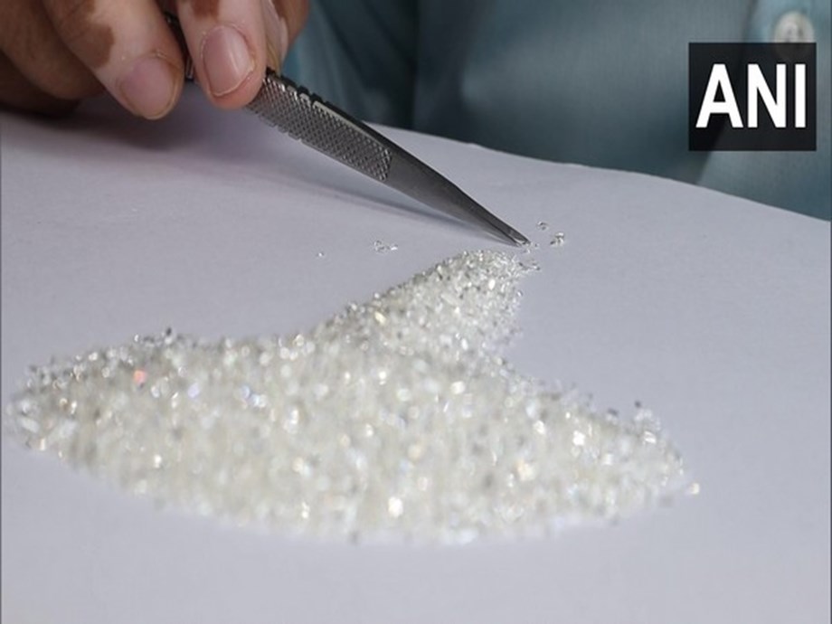 Russia-Ukraine crisis hits Gujarat diamond industry, small factories closed Russia-Ukraine crisis hits Gujarat diamond industry, small factories closed