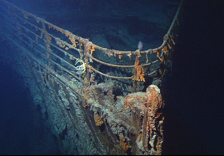 Missing Titanic sub hours from running out of air as search intensifies Missing Titanic sub hours from running out of air as search intensifies