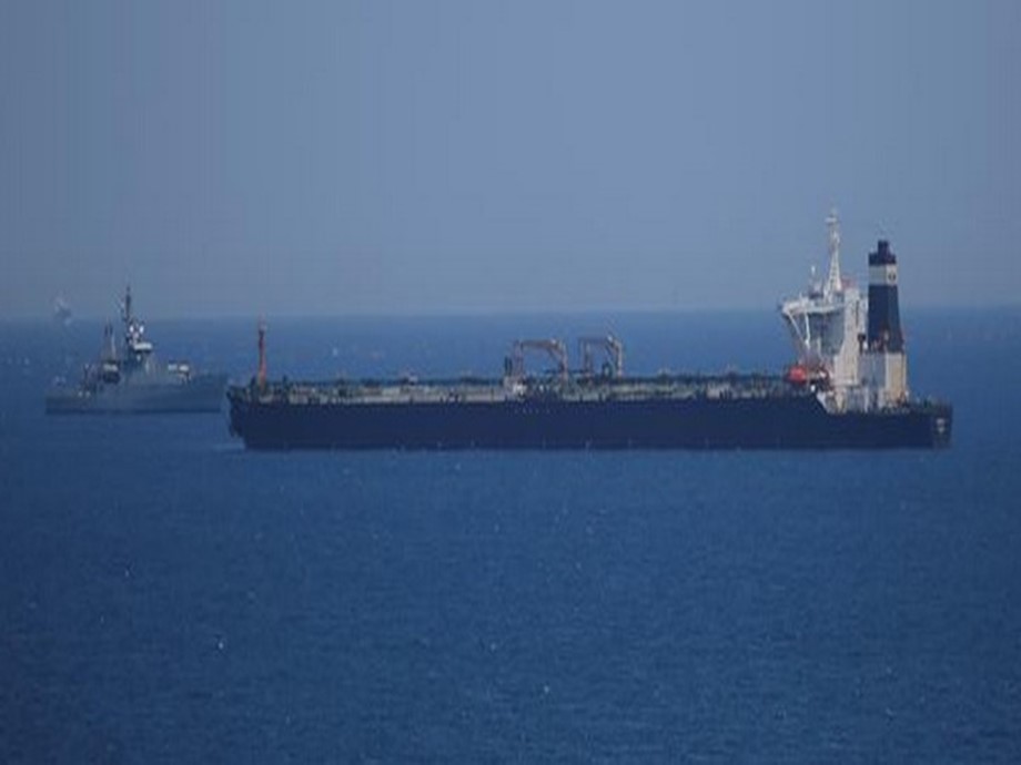 Petrolero construido por Irán para Venezuela para transportar componentes de combustible a fuentes de viaje principales
