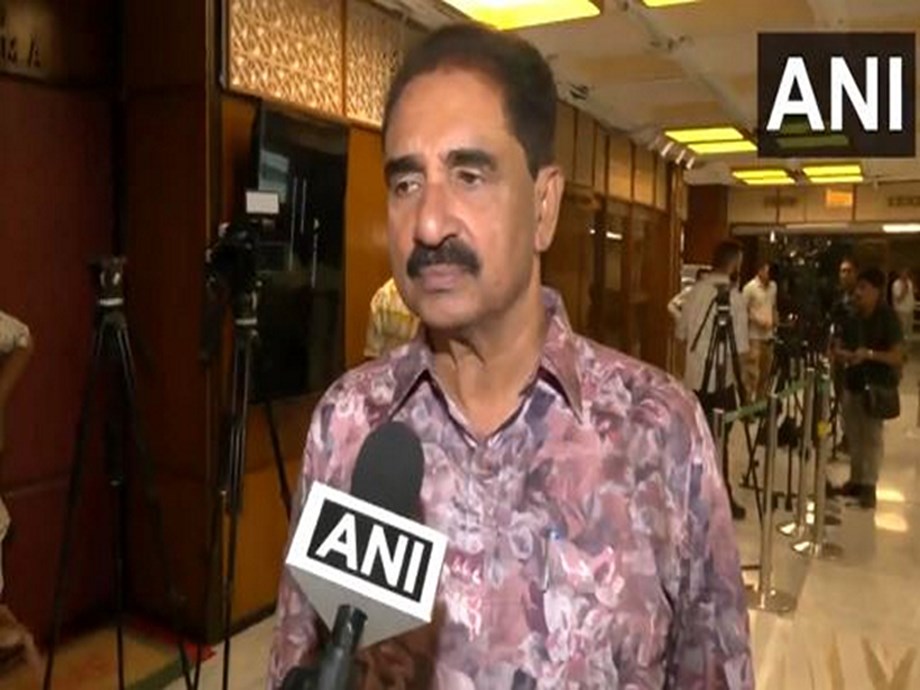 Tharoor and Premachandran Clash on Nation First Standpoint Tharoor and Premachandran Clash on Nation First Standpoint