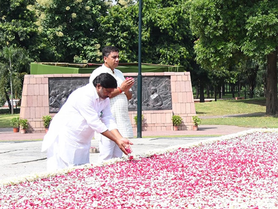 Empowering Women in Telangana: Free Travel and Interest-Free Loans Initiatives Empowering Women in Telangana: Free Travel and Interest-Free Loans Initiatives