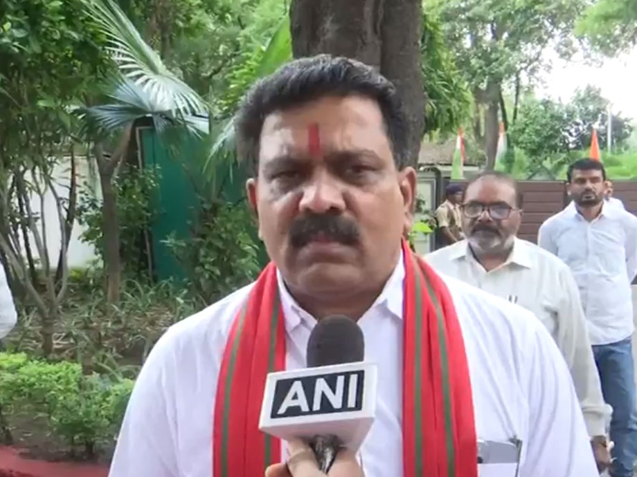 Deputy Chief Minister Accuses SP of Shielding Criminals and Butchers Deputy Chief Minister Accuses SP of Shielding Criminals and Butchers