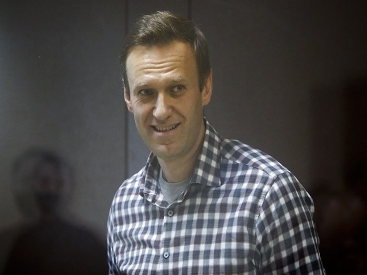 Российский Навальный посвящает свою Оскаровскую роль тем, кто борется с диктатурой.  Оскароносная российская оппозиция погрязла в конфликте и не только