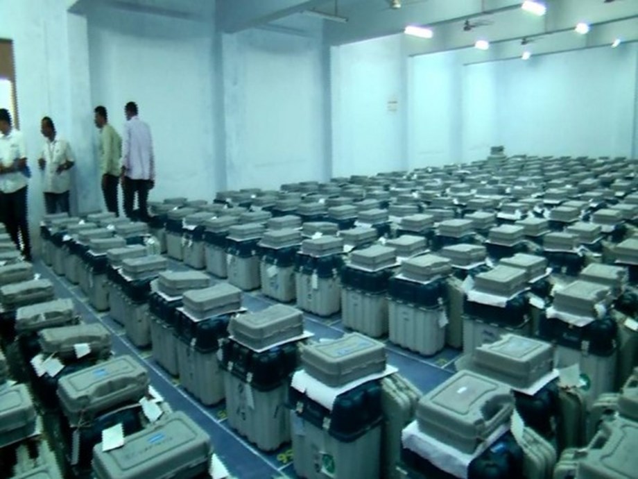Tamil Nadu: Voting machines of Vellore parliamentary constituency sealed in presence of all political party representatives Tamil Nadu: Voting machines of Vellore parliamentary constituency sealed in presence of all political party representatives