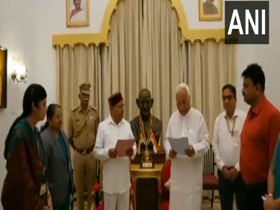 Karnataka Assembly Session begins with RV Deshpande as pro-tem Speaker Karnataka Assembly Session begins with RV Deshpande as pro-tem Speaker