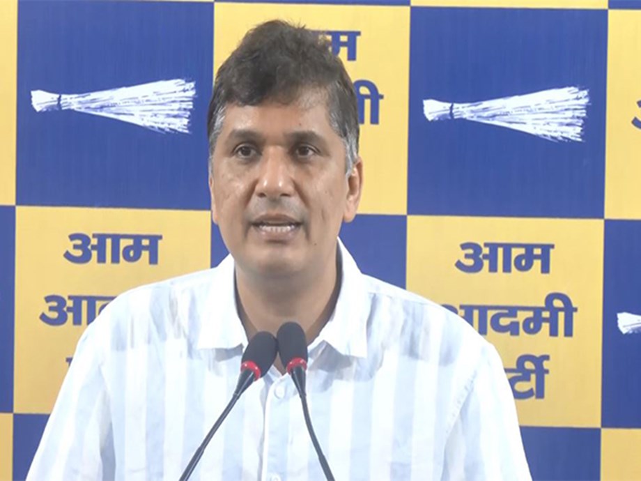 Delhi Slum Dwellers Rally Against BJPs Demolition Drive Delhi Slum Dwellers Rally Against BJPs Demolition Drive