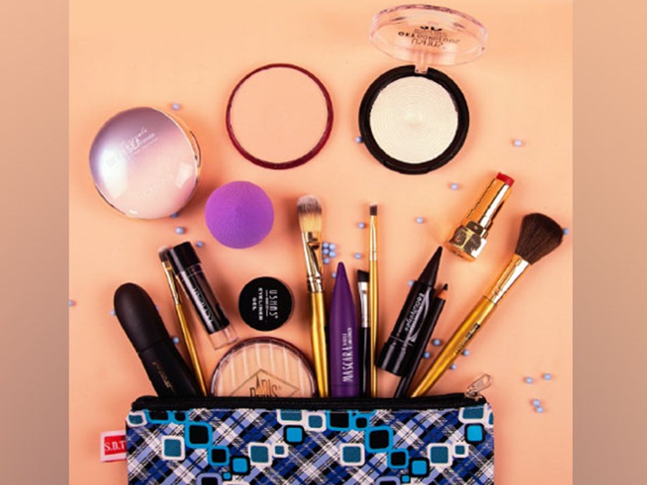 Karva Chauth 2021: Stand out this festive day with these easy makeup looks Karva Chauth 2021: Stand out this festive day with these easy makeup looks