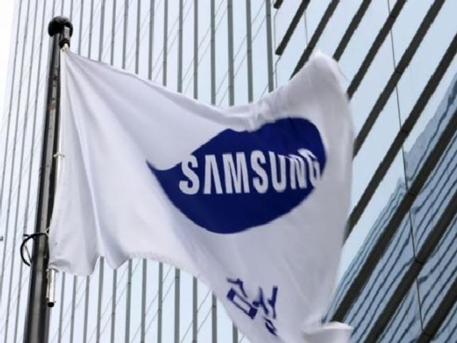 Samsung Electronics, LG Electronics account for a half of global TV sales in Q3 Samsung Electronics, LG Electronics account for a half of global TV sales in Q3