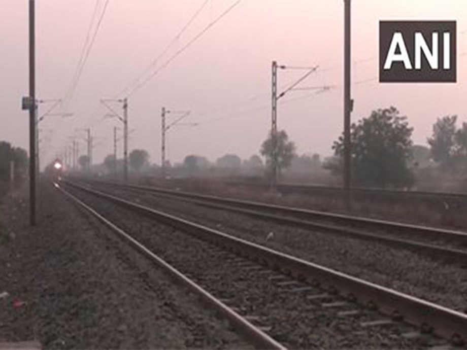 Tragedy Strikes: Jalgaon Train Mishap Claims 13 Lives Tragedy Strikes: Jalgaon Train Mishap Claims 13 Lives