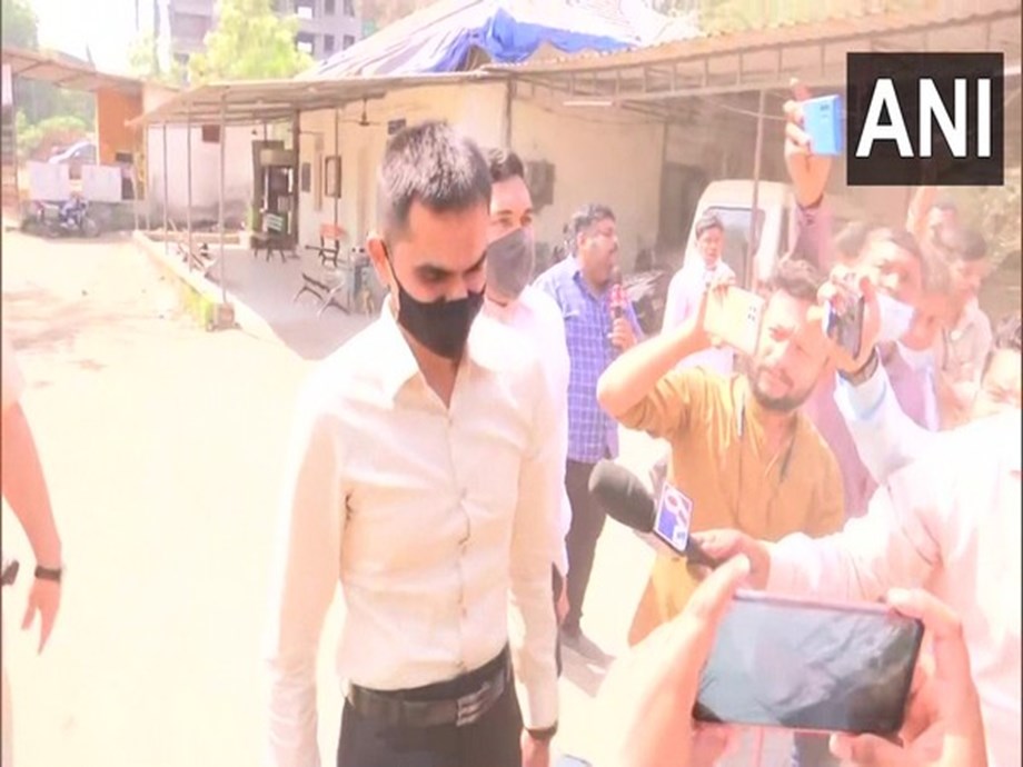 Sameer Wankhede arrives at Kopri Police Station in connection with forgery case Sameer Wankhede arrives at Kopri Police Station in connection with forgery case