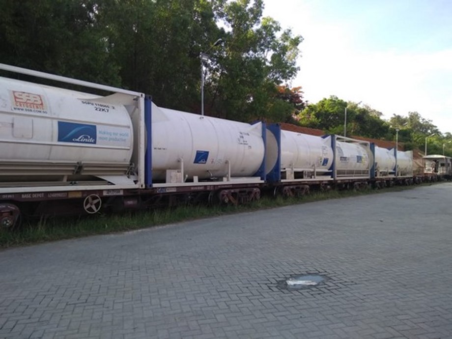 Ninth Oxygen Express carrying 120 tonnes LMO reaches Bengaluru Ninth Oxygen Express carrying 120 tonnes LMO reaches Bengaluru