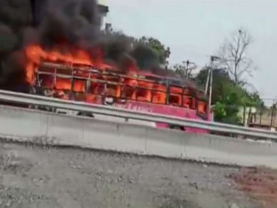 Telangana govt bus catches fire in Jangaon, no injuries reported Telangana govt bus catches fire in Jangaon, no injuries reported