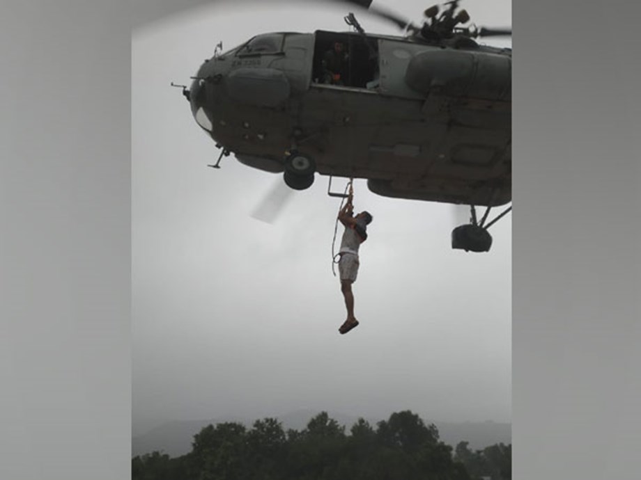 Army deploys 15 rescue teams for flood relief in Maharashtra; Navy, Coast Guard also send in teams Army deploys 15 rescue teams for flood relief in Maharashtra; Navy, Coast Guard also send in teams