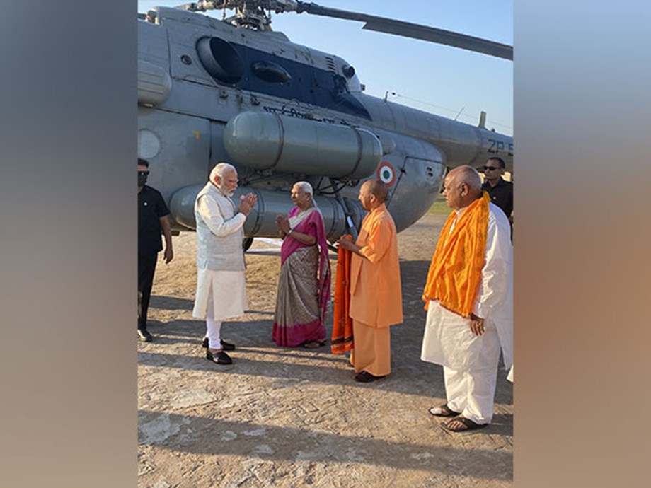 PM Modi arrives in Ayodhya to participate in Deepotsav PM Modi arrives in Ayodhya to participate in Deepotsav