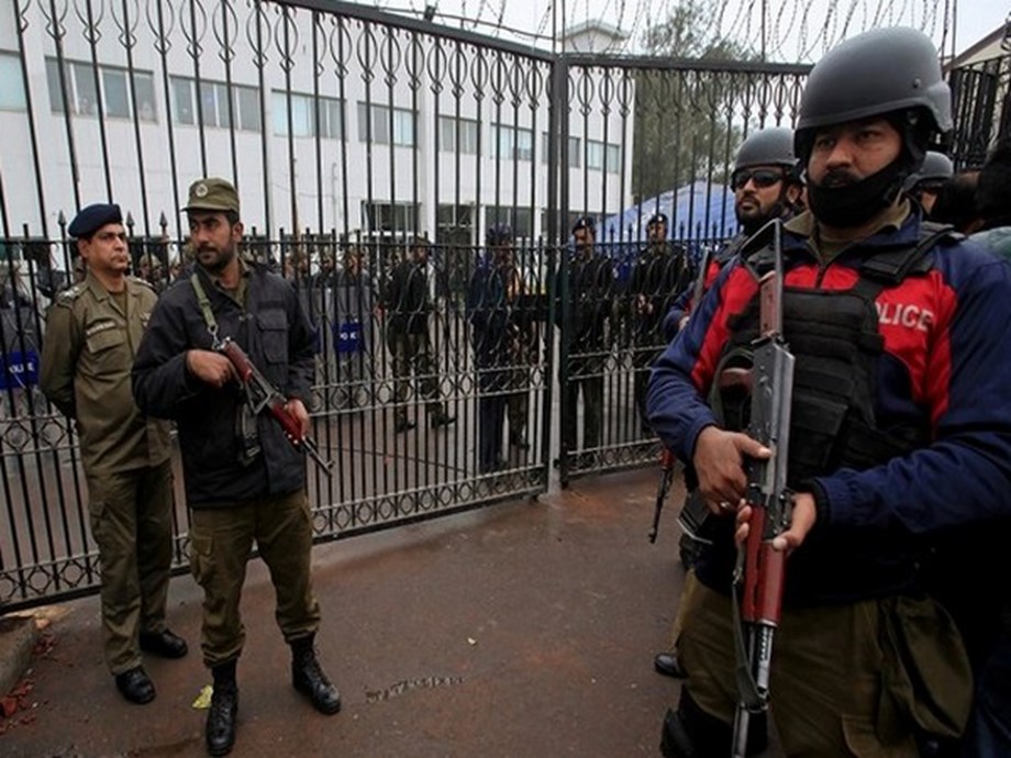 Pakistan: Police team attacked, tortured during raid at Karachi hotel Pakistan: Police team attacked, tortured during raid at Karachi hotel