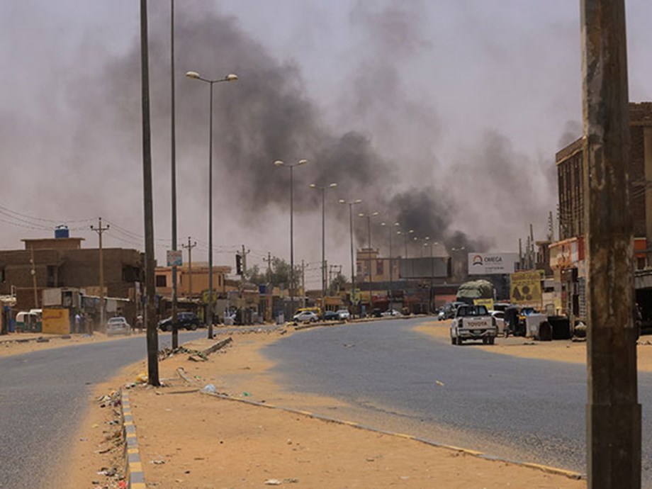 As battle for Sudan continues, civilian deaths top 400 As battle for Sudan continues, civilian deaths top 400