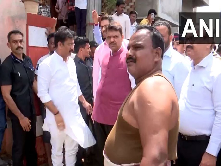 Fadnavis Takes Stand for Mathadi Workers Welfare Fadnavis Takes Stand for Mathadi Workers Welfare