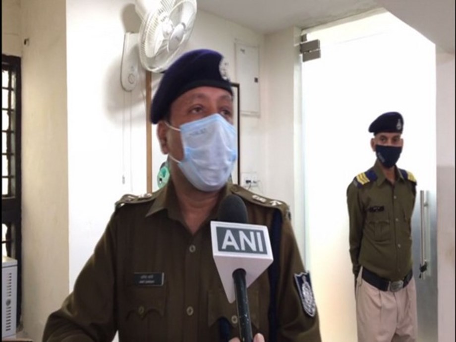 MP: Man arrested for smuggling, attempting to sell illegal weapons in Gwalior MP: Man arrested for smuggling, attempting to sell illegal weapons in Gwalior