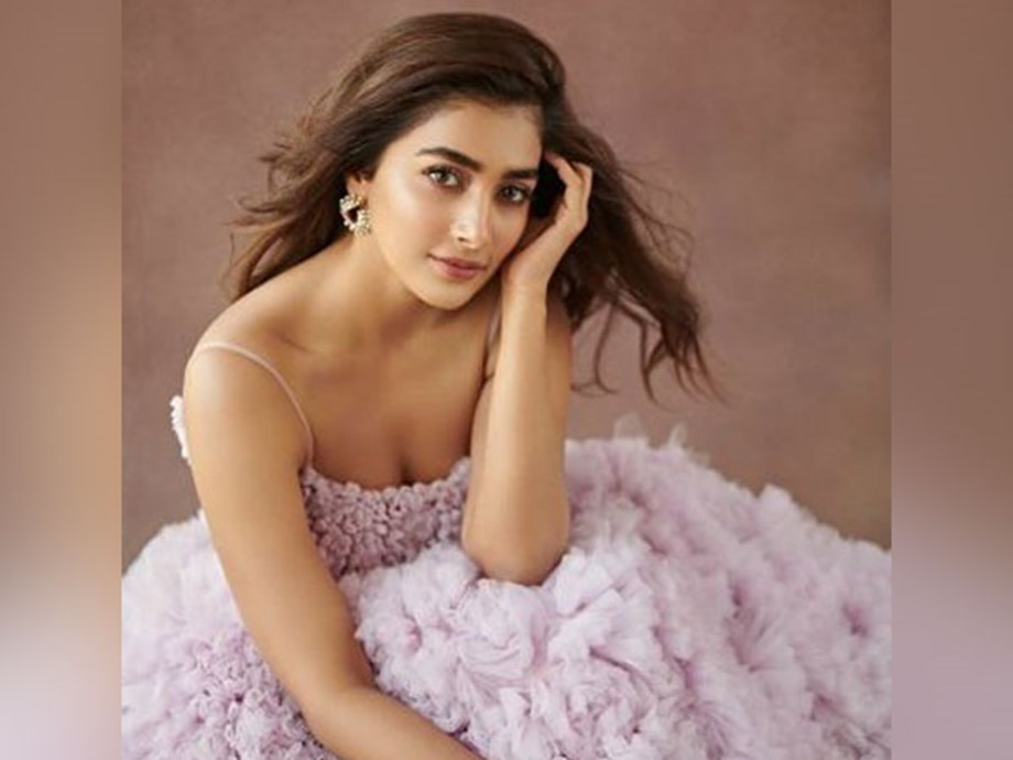Pooja Hegde tests positive for COVID-19, isolates self | Entertainment