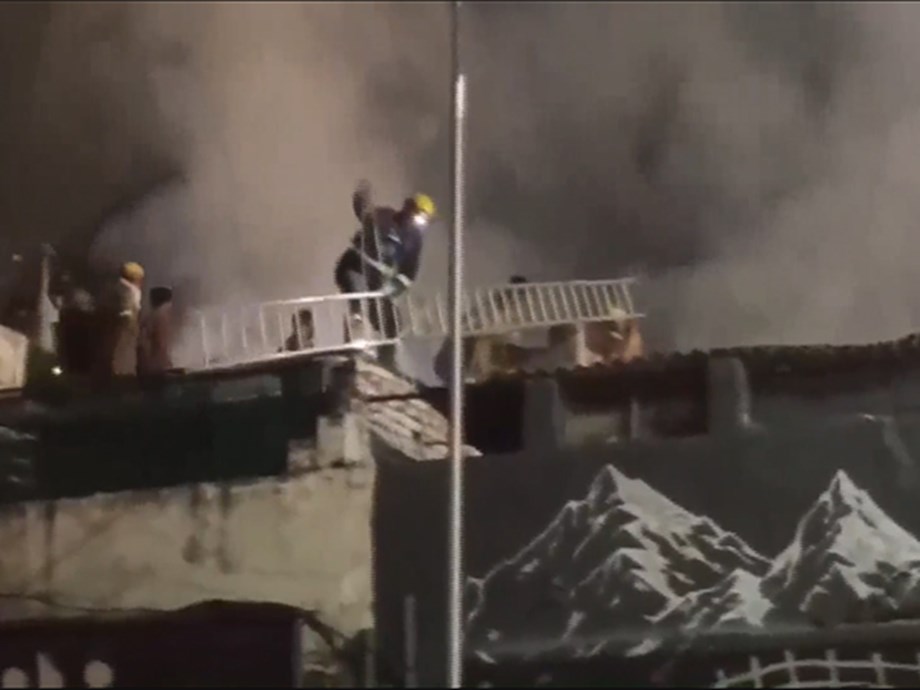 Swift Response Saves Lives in Lucknow Fire Near Metro Station Swift Response Saves Lives in Lucknow Fire Near Metro Station