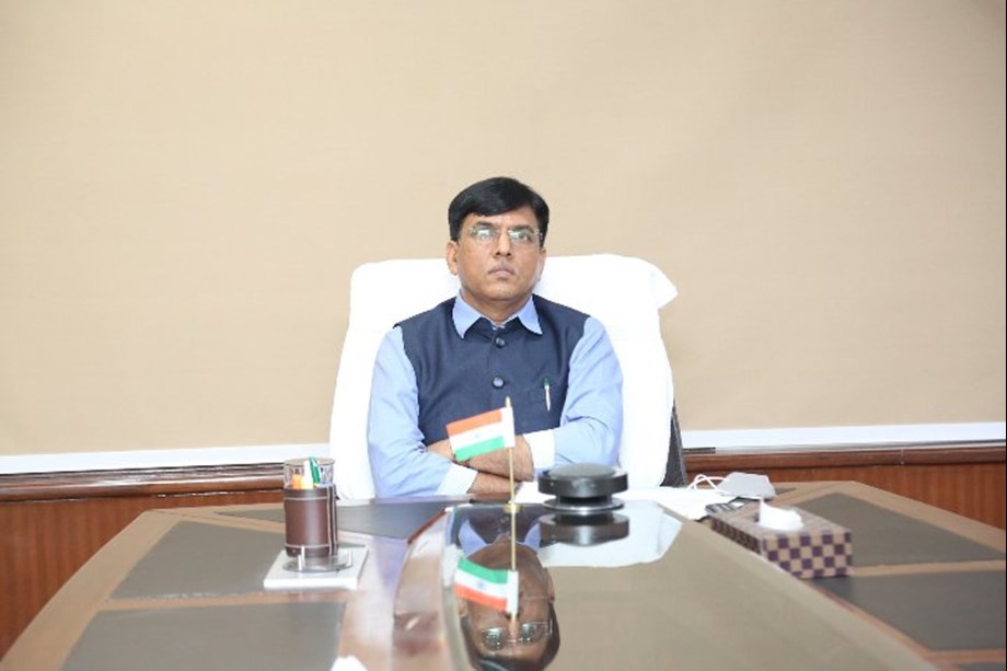 Mansukh Mandaviya reviews preparedness of major ports on Cyclone Yaas Mansukh Mandaviya reviews preparedness of major ports on Cyclone Yaas