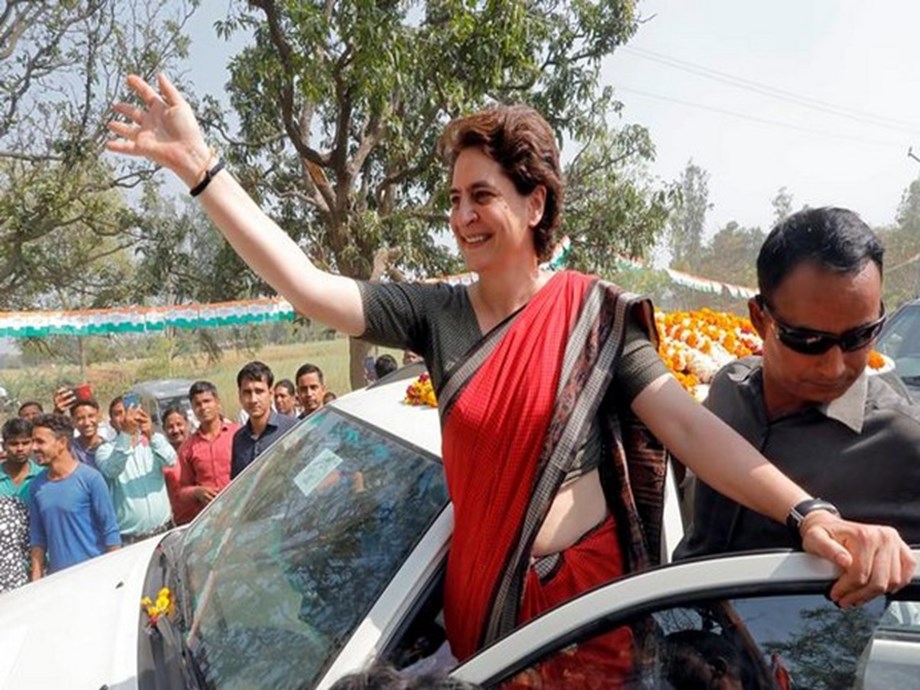 Priyanka leaves for Lakhimpur Kheri, says police tried to stop her Priyanka leaves for Lakhimpur Kheri, says police tried to stop her
