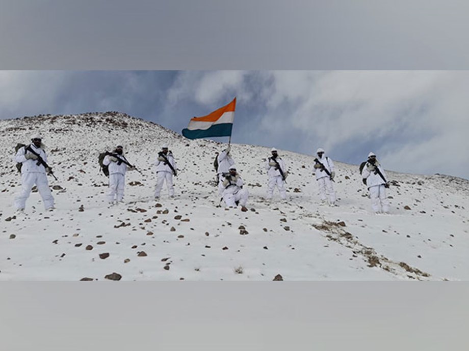 73rd Republic Day: ITBP troops unfurl national flag at 15,000 feet in Ladakh, sing National Anthem 73rd Republic Day: ITBP troops unfurl national flag at 15,000 feet in Ladakh, sing National Anthem