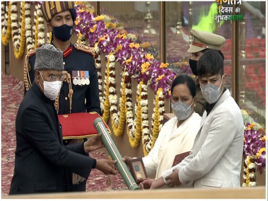 R-Day: President Kovind posthumously awards Ashok Chakra to JK Police ASI Babu Ram R-Day: President Kovind posthumously awards Ashok Chakra to JK Police ASI Babu Ram