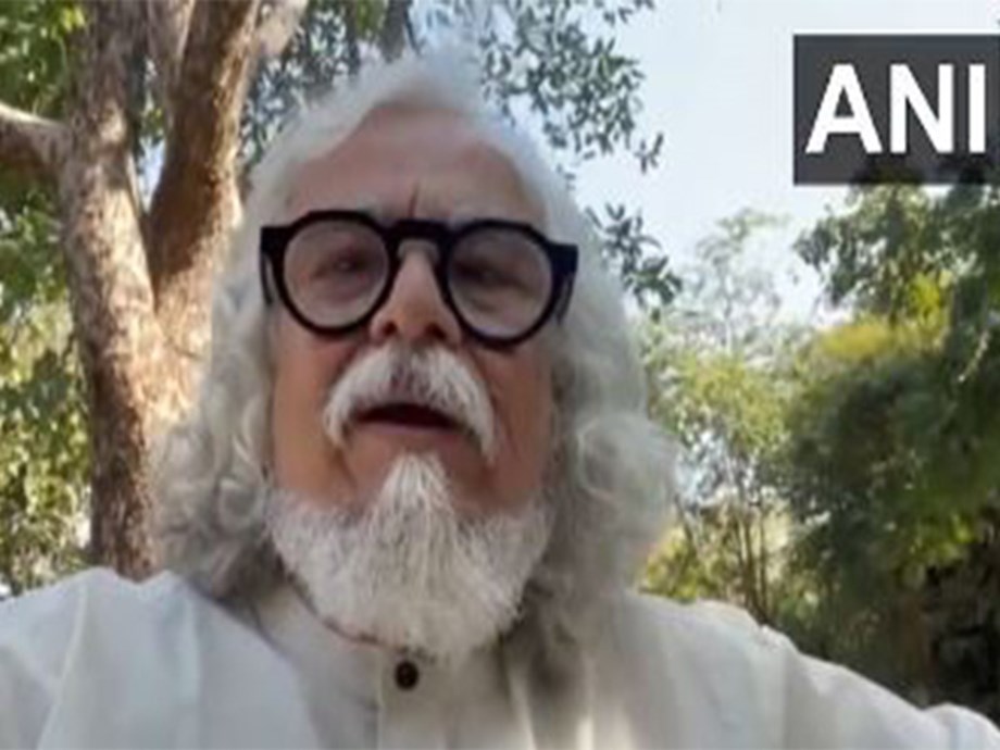 E Santhosh Kumar Wins Federal Bank Literary Award 2024 for Thapomayiyude Achan E Santhosh Kumar Wins Federal Bank Literary Award 2024 for Thapomayiyude Achan