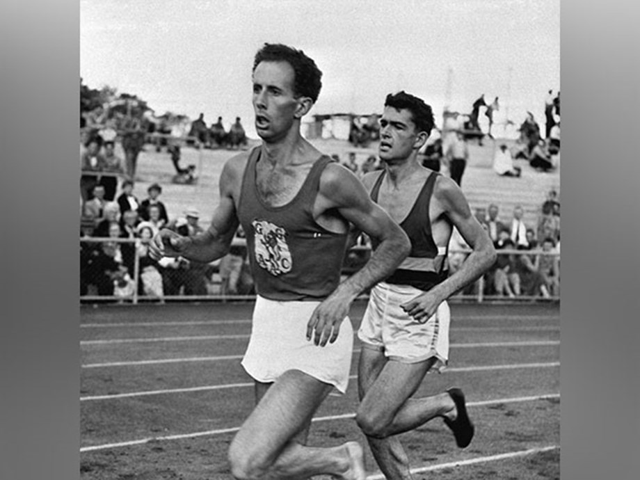 Australian athletics icon John Landy dies aged 91 Australian athletics icon John Landy dies aged 91