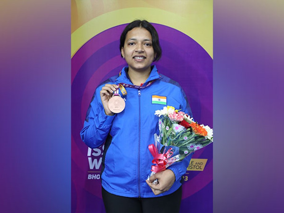 Sift Kaur Samra wins her first individual world cup medal amidst a near Chinese sweep Sift Kaur Samra wins her first individual world cup medal amidst a near Chinese sweep