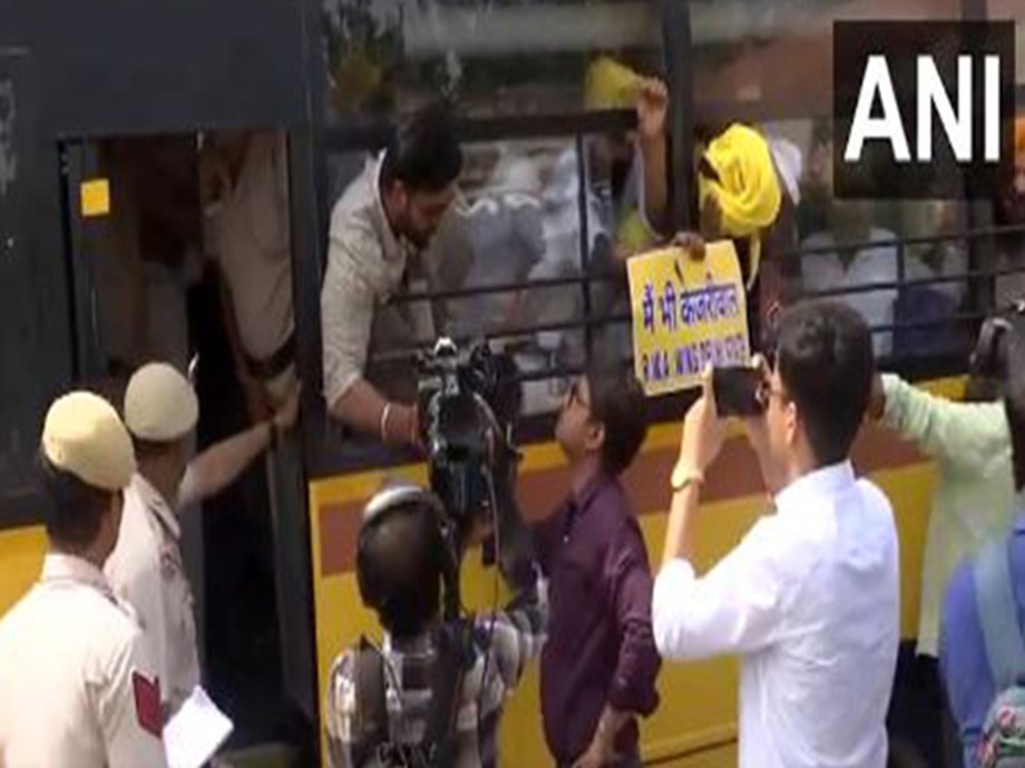 AAP protestors detained outside Patel Chowk metro station; BJP demands Delhi CM resignation AAP protestors detained outside Patel Chowk metro station; BJP demands Delhi CM resignation