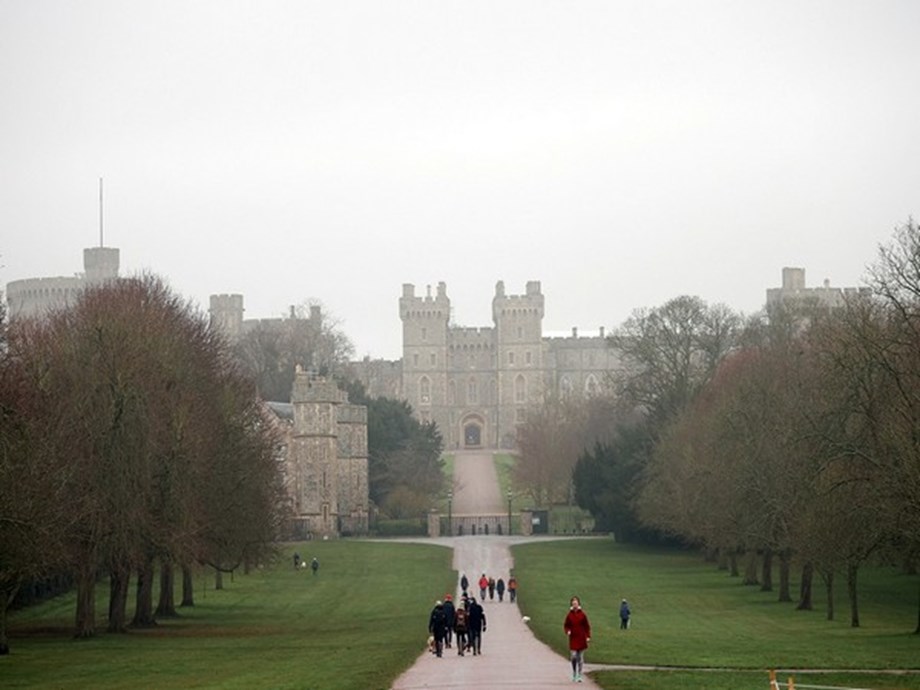 Armed intruder arrested from Windsor Castle grounds as Queen celebrated Christmas Armed intruder arrested from Windsor Castle grounds as Queen celebrated Christmas