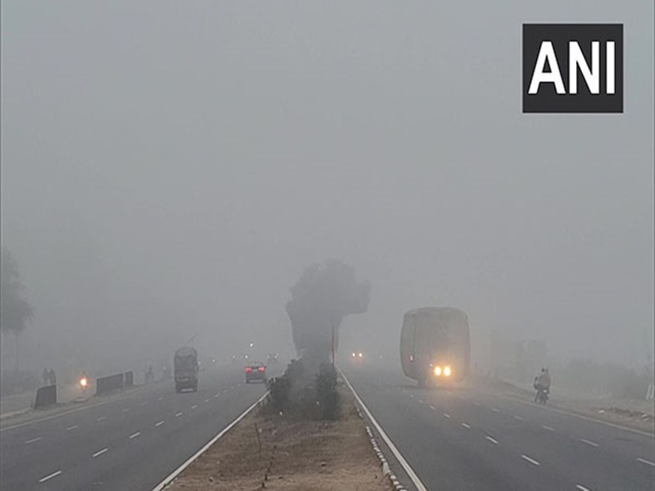 Dense fog cloaks Delhi, cold day predicted Dense fog cloaks Delhi, cold day predicted