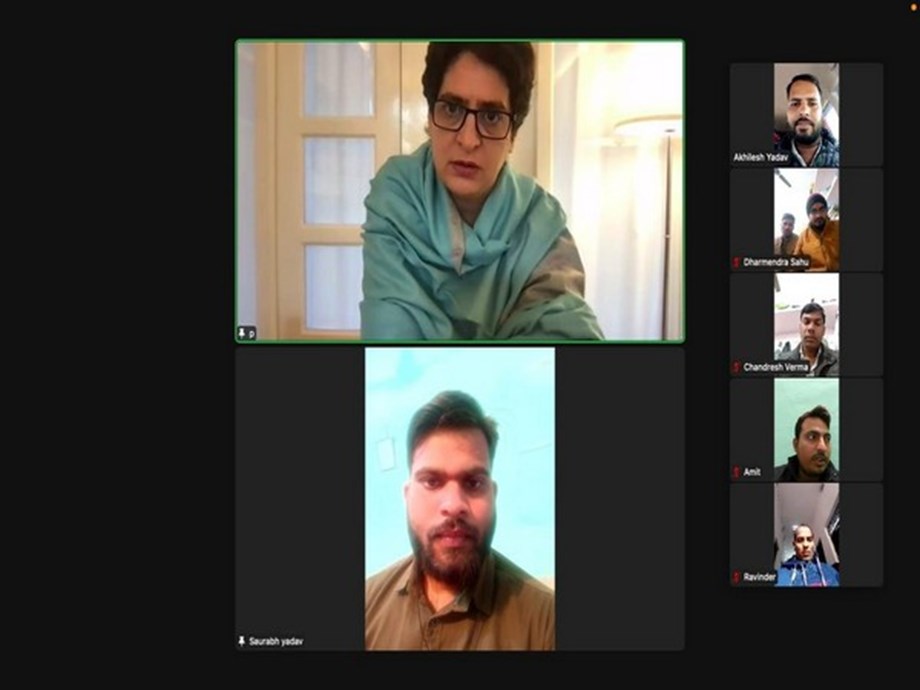 Priyanka Gandhi Vadra interacts with students beaten up by police in Prayagraj Priyanka Gandhi Vadra interacts with students beaten up by police in Prayagraj