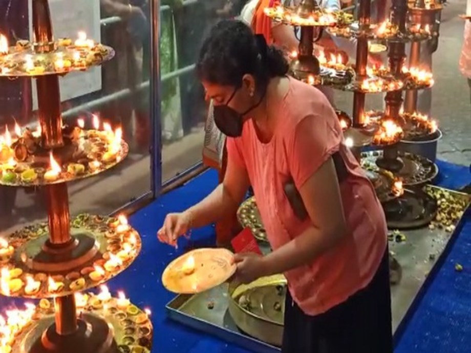Attukal Pongala: Devotees in Kerala to offer rituals at homes amid COVID-19 Attukal Pongala: Devotees in Kerala to offer rituals at homes amid COVID-19