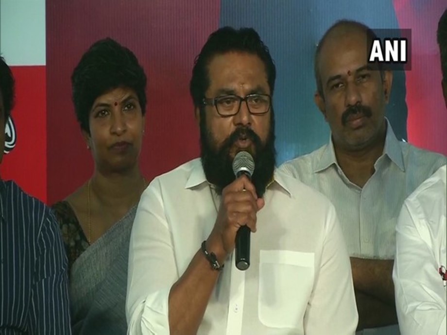 TN Assembly polls: Former AIADMK ally Sarath Kumar in talks with Kamal Hassan for alliance TN Assembly polls: Former AIADMK ally Sarath Kumar in talks with Kamal Hassan for alliance