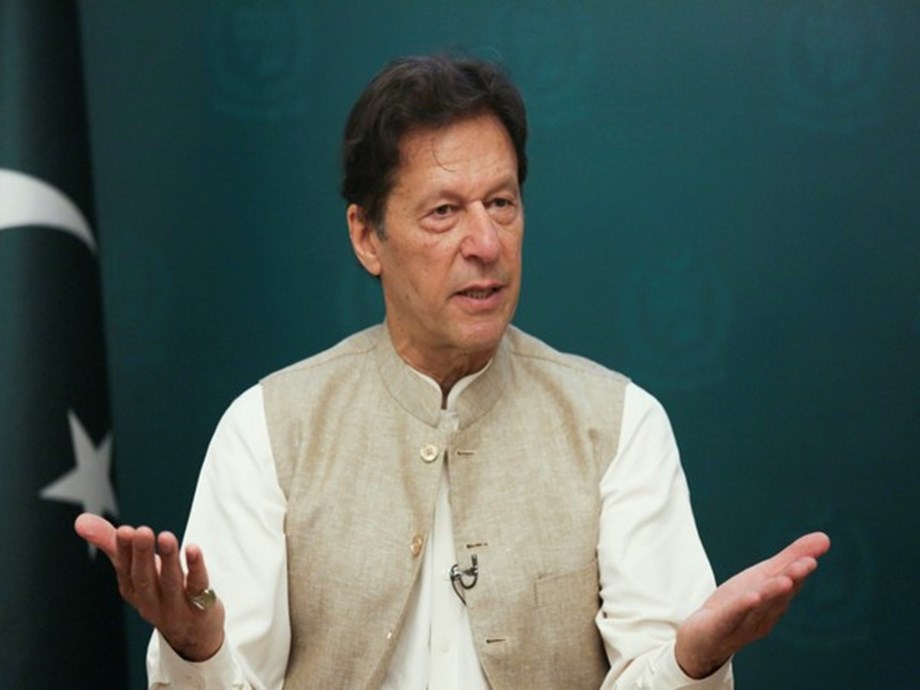 Imran Khan reaches out to estranged PTI leader for support against no-trust motion Imran Khan reaches out to estranged PTI leader for support against no-trust motion