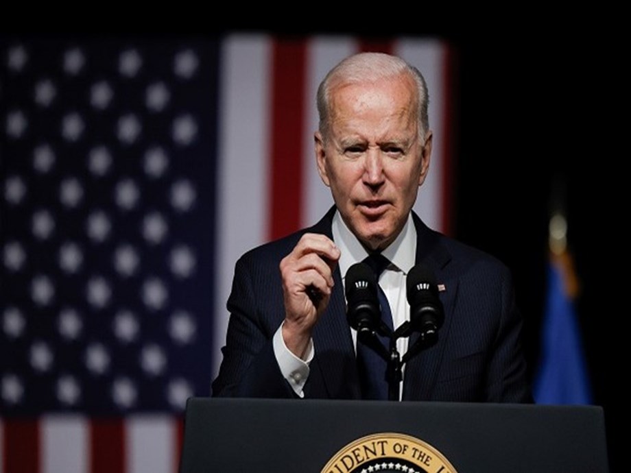 Biden prepares to scale back lofty goals as signature spending plan under threat Biden prepares to scale back lofty goals as signature spending plan under threat