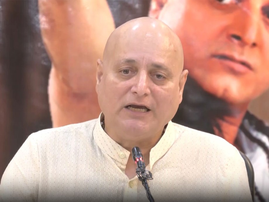 Manoj Joshi Brings Chanakya to Delhi, Dedicates to Soldiers Manoj Joshi Brings Chanakya to Delhi, Dedicates to Soldiers