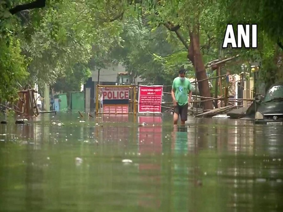 Tamil Nadu rains: Several areas submerge in floodwater in Chennai Tamil Nadu rains: Several areas submerge in floodwater in Chennai