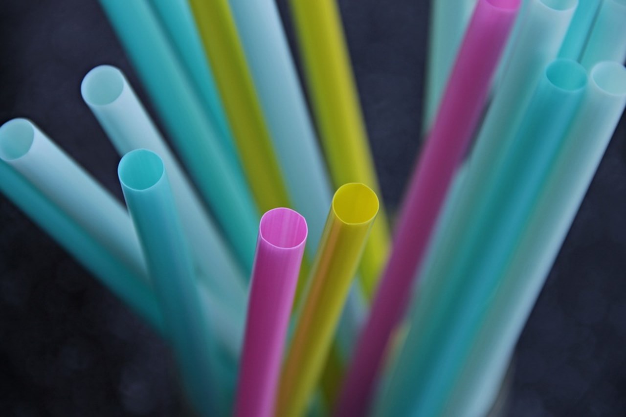 Drinks firms spooked as India refuses to exempt some plastic straws from ban | Headlines
