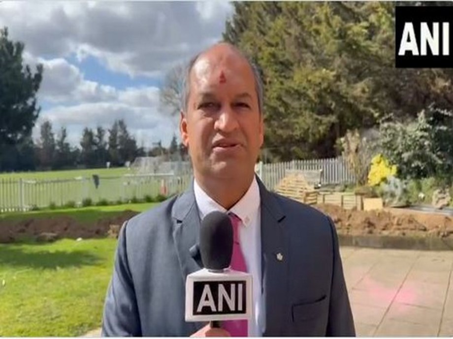 Tensions Erupt at Mamata Banerjees Oxford Event Over Investment Claims and Social Issues Tensions Erupt at Mamata Banerjees Oxford Event Over Investment Claims and Social Issues