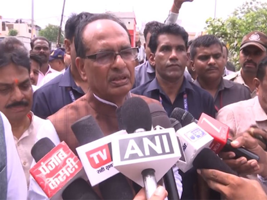 Union Minister Chouhan Pledges Support to Tribal Communities in Madhya Pradesh Union Minister Chouhan Pledges Support to Tribal Communities in Madhya Pradesh