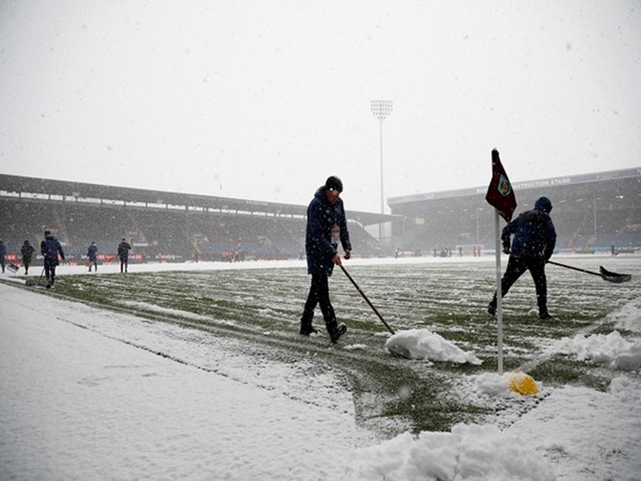 Premier League match between Spurs and Burnley postponed after heavy snowfall Premier League match between Spurs and Burnley postponed after heavy snowfall