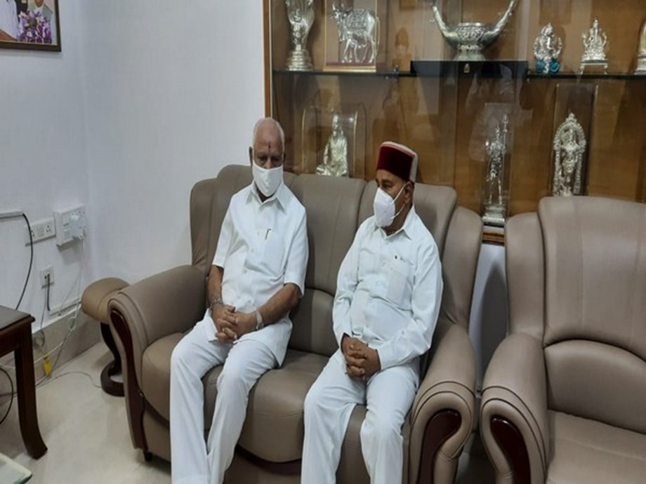 Karnataka Governor meets BS Yediyurappa after his daughter found hanging Karnataka Governor meets BS Yediyurappa after his daughter found hanging