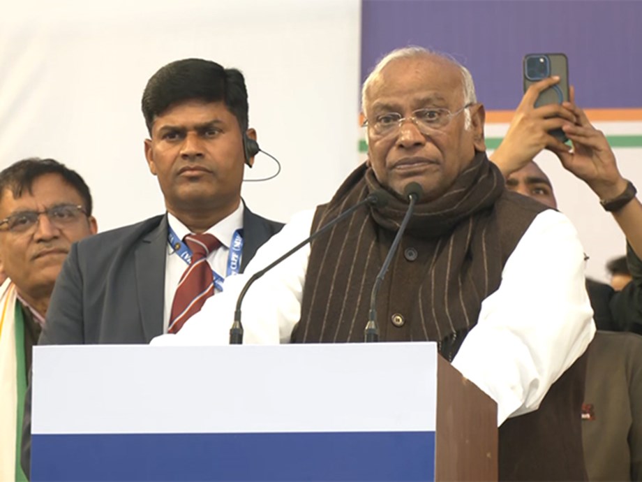 Kharge Charges BJP and AAP with False Promises in Delhi Assembly Campaign Kharge Charges BJP and AAP with False Promises in Delhi Assembly Campaign