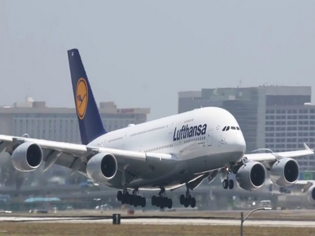 Lufthansa's 2 flight cancellations affect 450 passengers; early morning  chaos at Delhi airport | Business