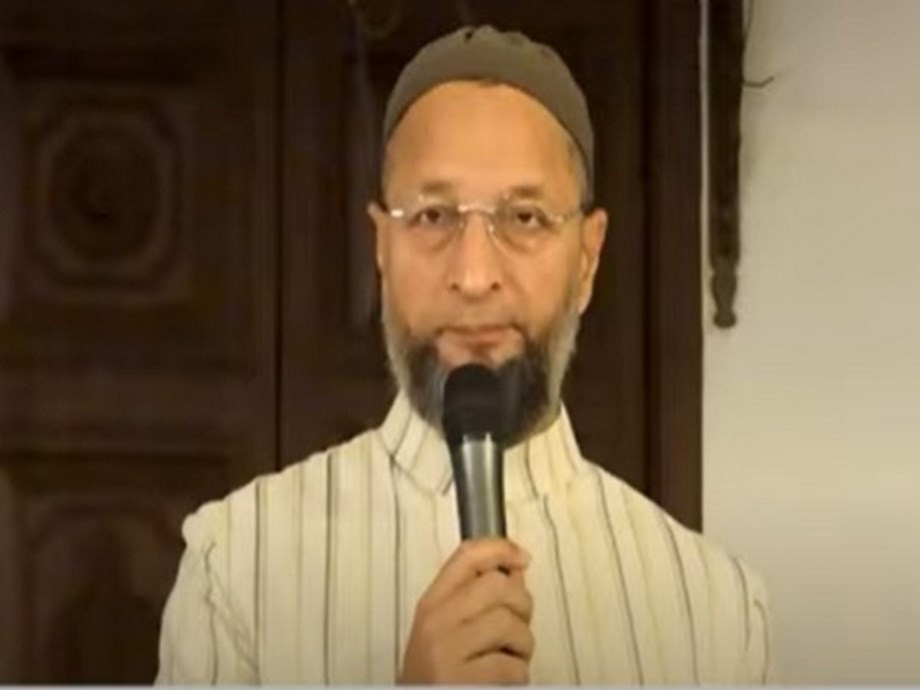Modi insulting Muslims, will ensure he does not become PM again: Owaisi Modi insulting Muslims, will ensure he does not become PM again: Owaisi