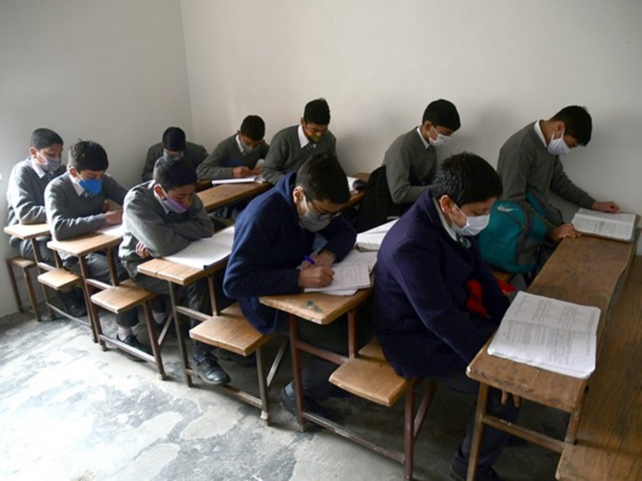 Schools in Kabul closed for two weeks as COVID-19 cases surge Schools in Kabul closed for two weeks as COVID-19 cases surge